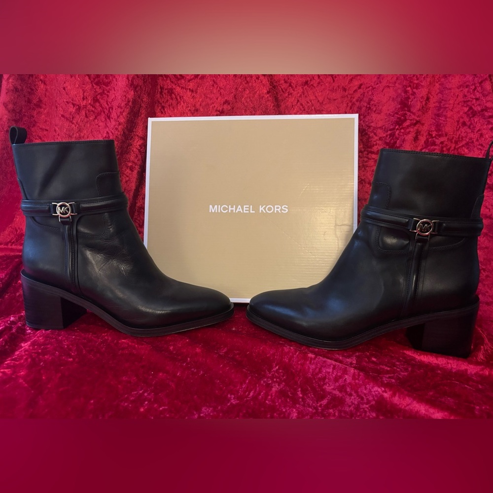 #L0027 NIB Michael Kors Mindy Leather Ankle Boots Size 7M or 11M